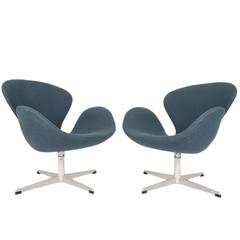 Pair of Danish Modern Mid-Century Arne Jacobsen Swan Chairs in Blue