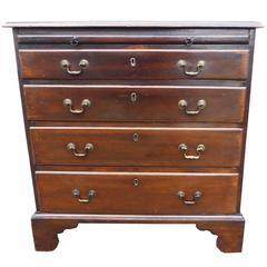 George III Mahogany Chest of Drawers of Small Proportions