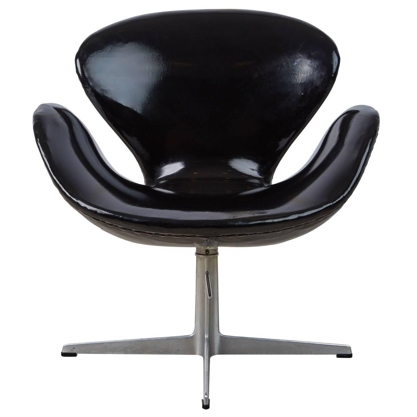 Arne Jacobsen Swan Chair for Fritz Hansen, Dated 1966