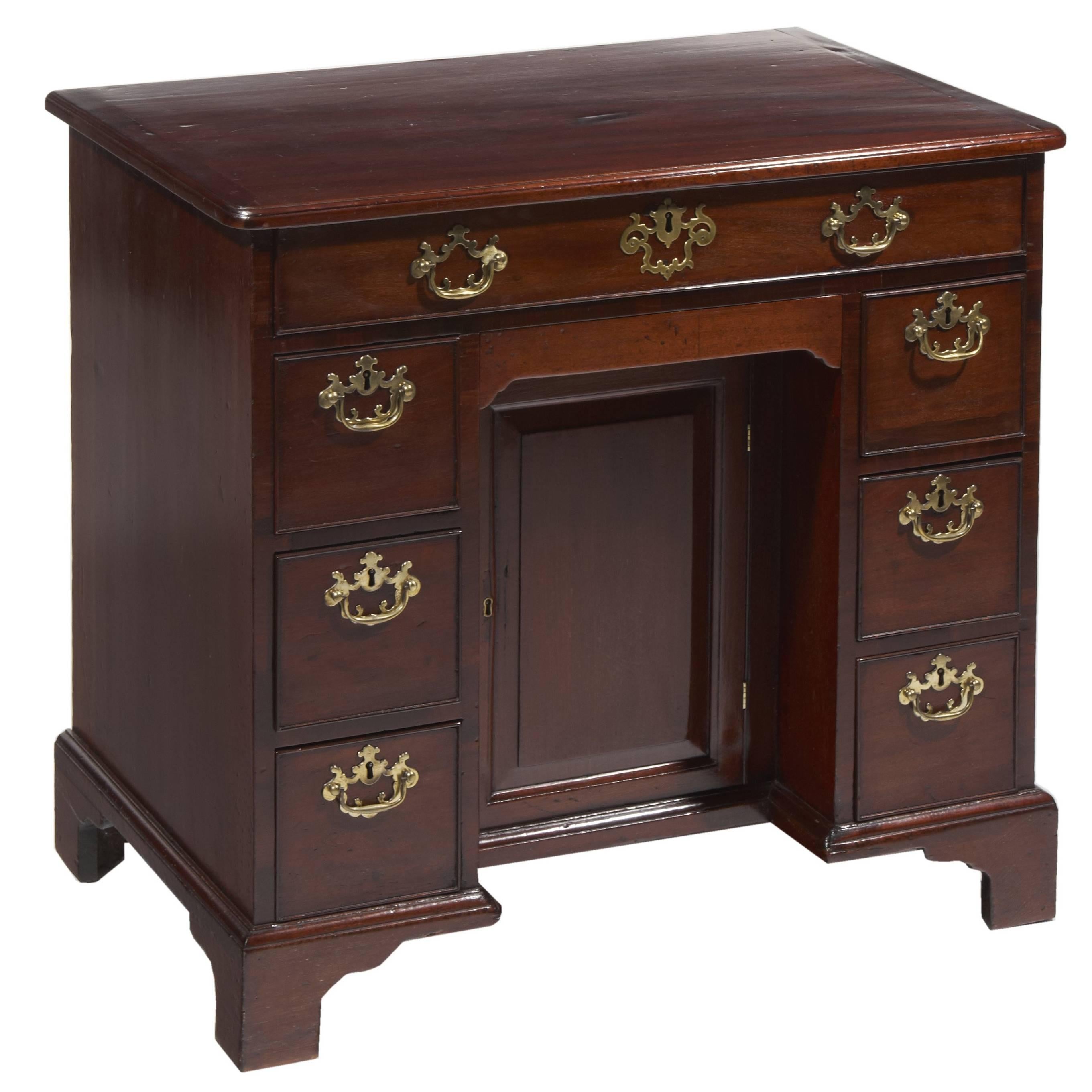 18th Century George II Mahogany Kneehole Desk For Sale