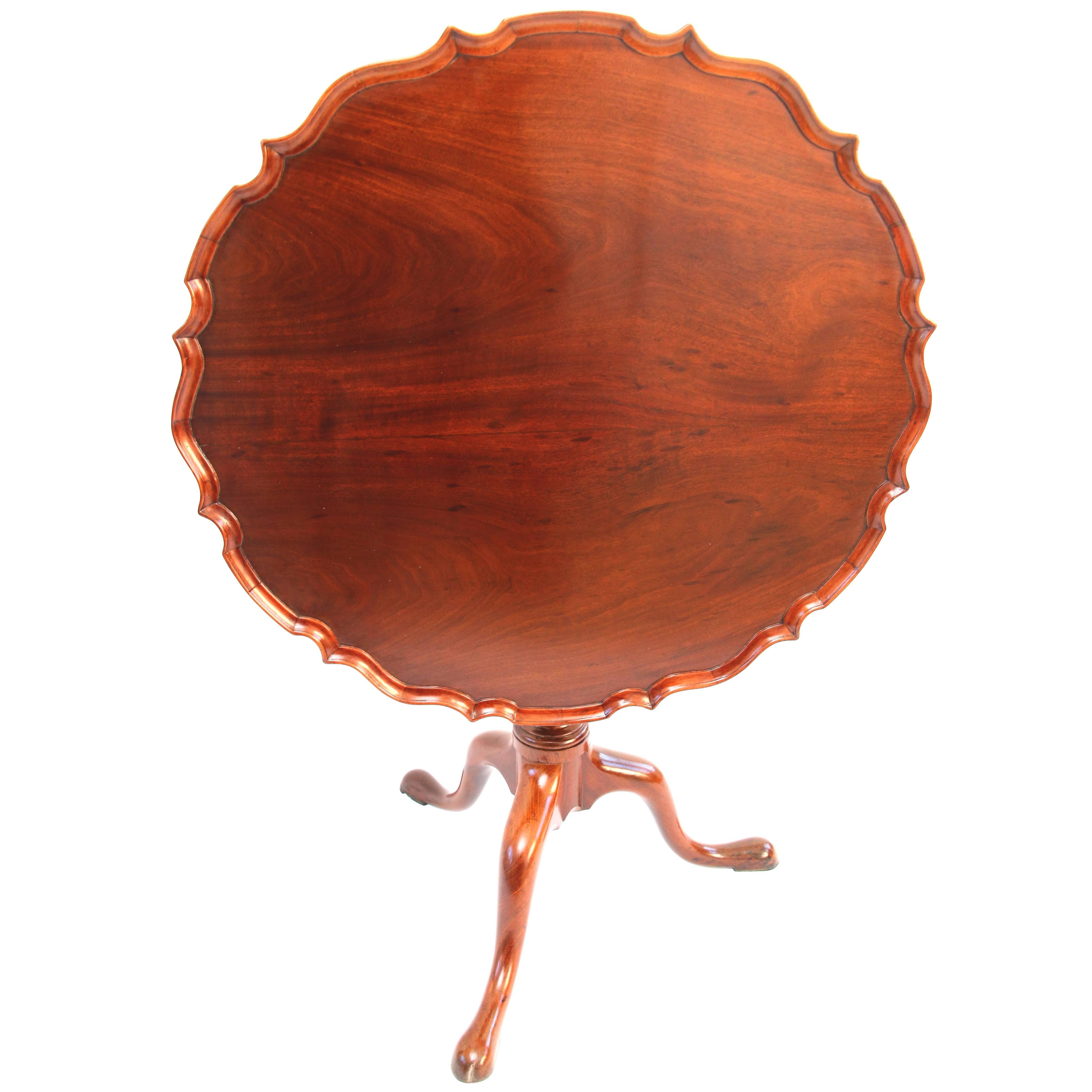 18th Century, Chippendale Cuban Mahogany Pie Crust Tea Table For Sale