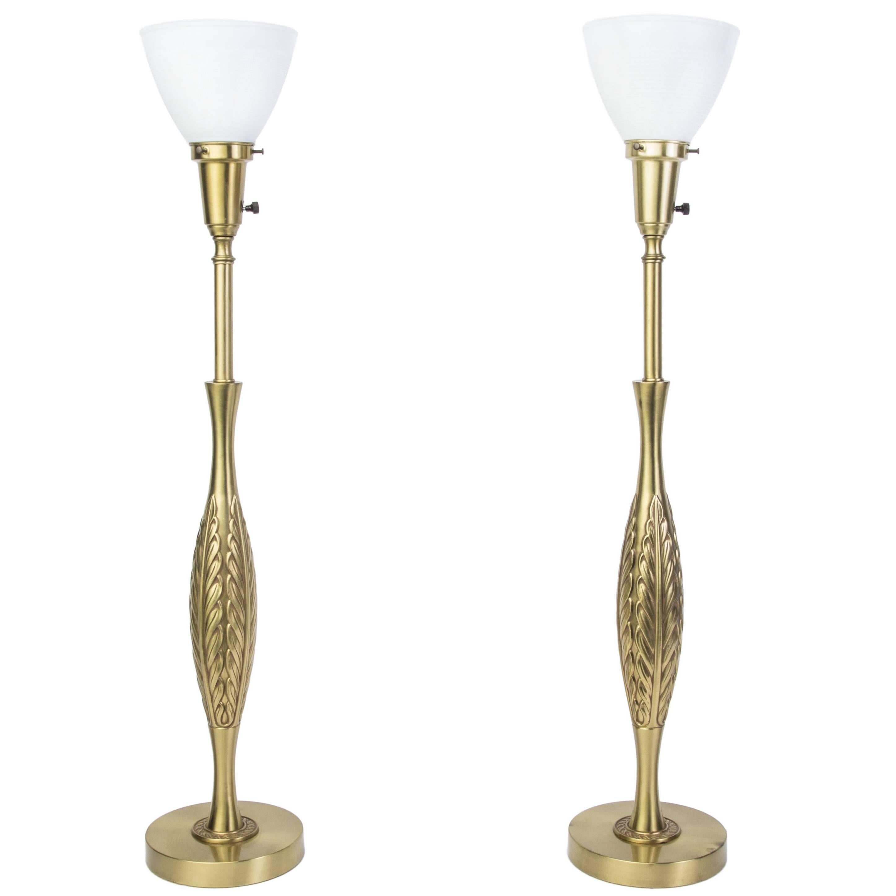 Elegant Pair of Mid-Century Modernist Hollywood Regency Laurel Brass Table Lamps