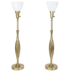 Vintage Elegant Pair of Mid-Century Modernist Hollywood Regency Laurel Brass Table Lamps