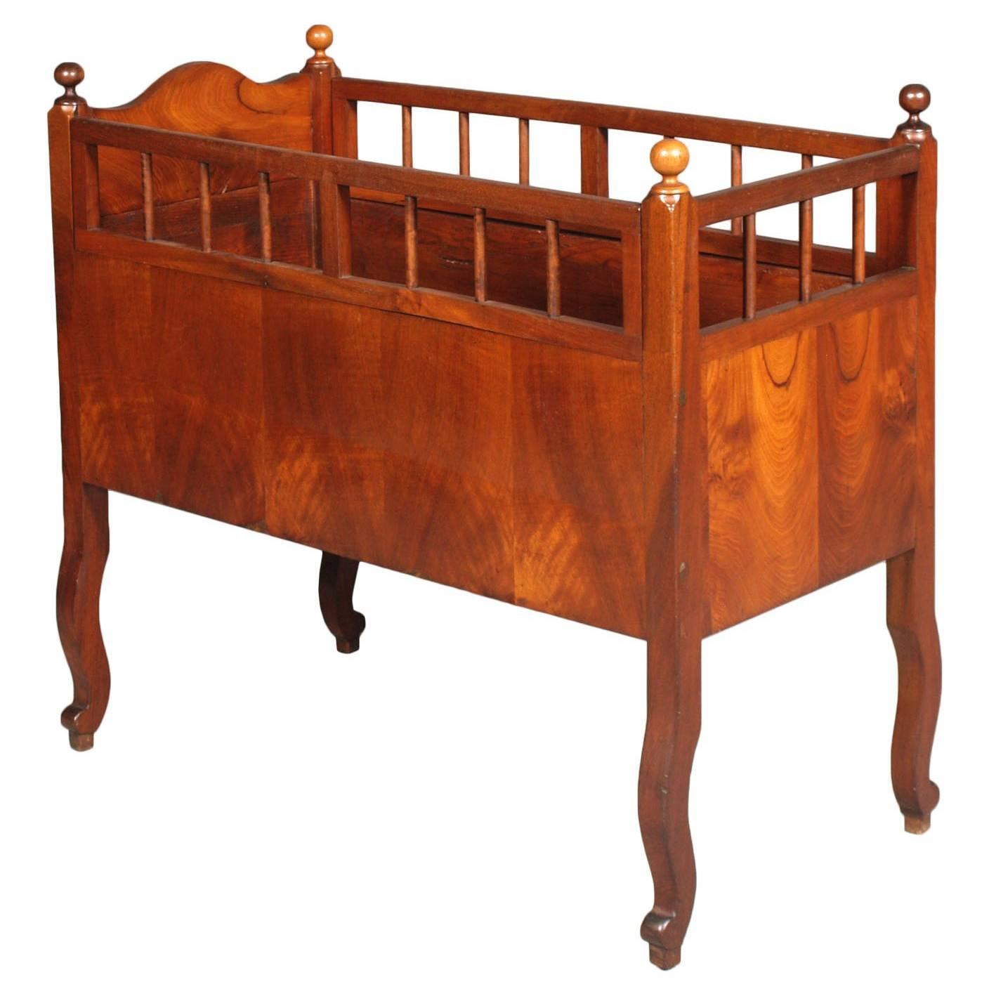 19th Century Cradle Baby Cot in Walnut sanitized and wax polished