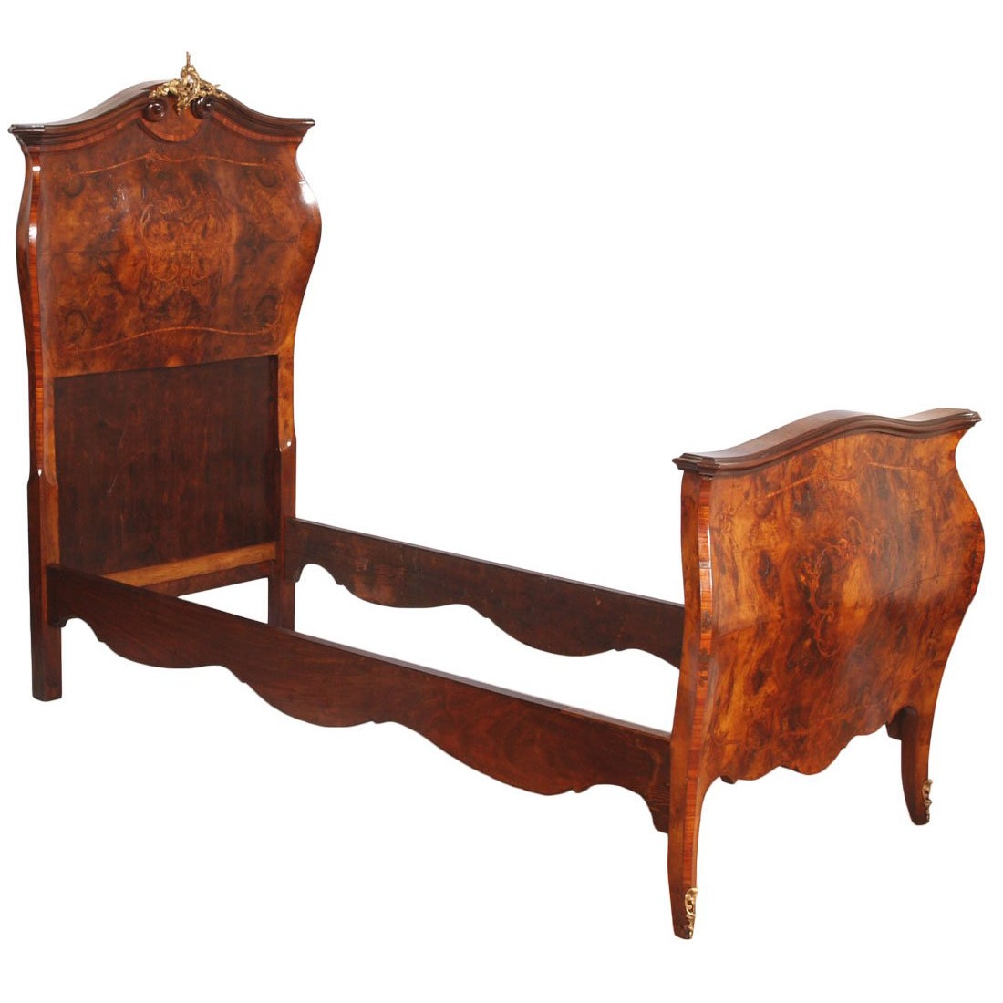 1910s, Antique Italian Art Nouveau Single Beds in Walnut and Burl Walnut Inlaid For Sale at 1stDibs
