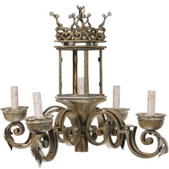 Italienischer italienischer Kronleuchter mit königlicher Krone an der Oberseite, handgeschmiedetes Eisen und lackiertes Holz