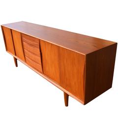 Dänisches Sideboard aus Teakholz, inspiriert von Arne Vodder für Dyrlund