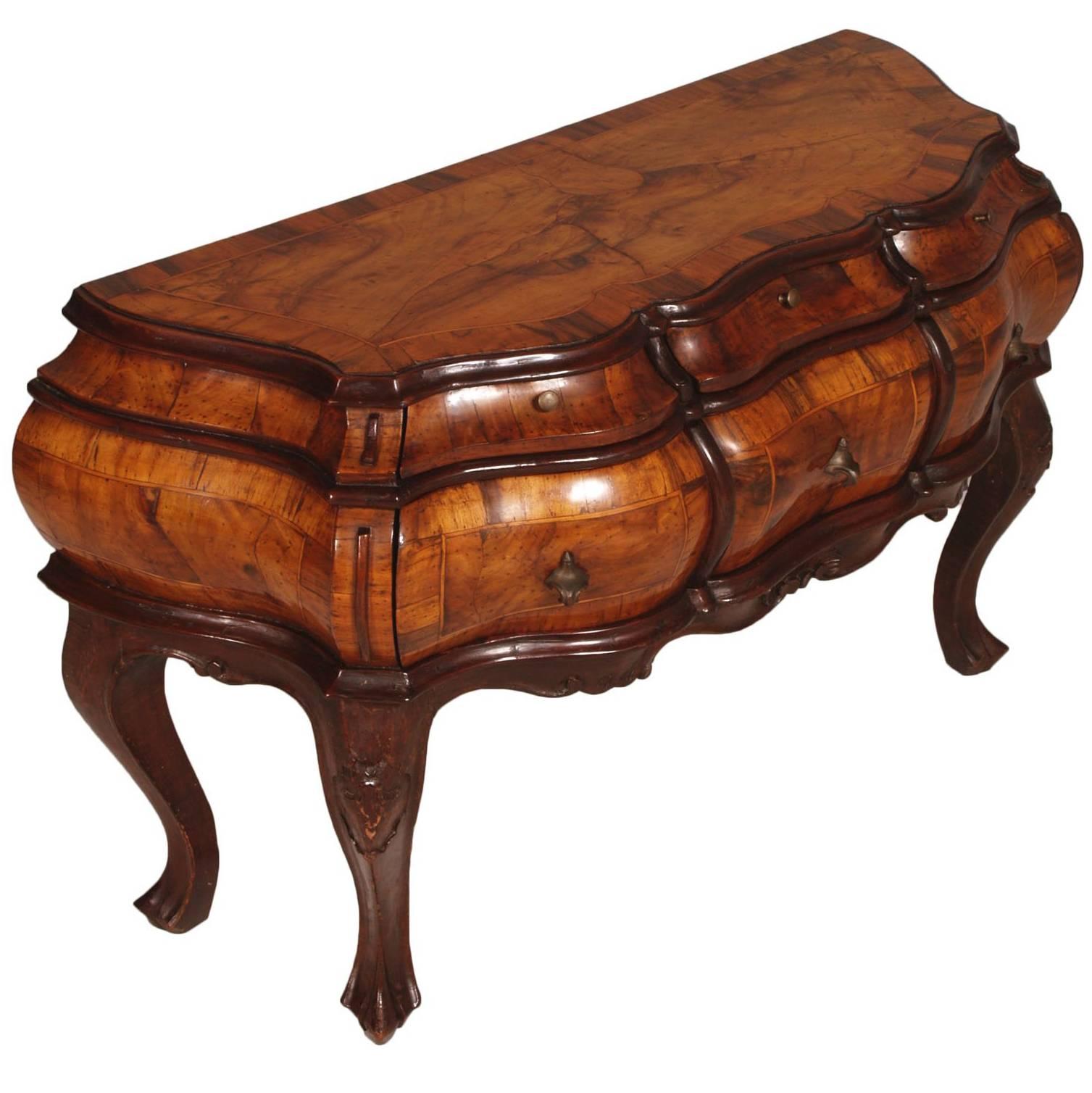Cabinet barocco veneziano del 1890 Consolle a cassetti intagliata a mano in radica di noce