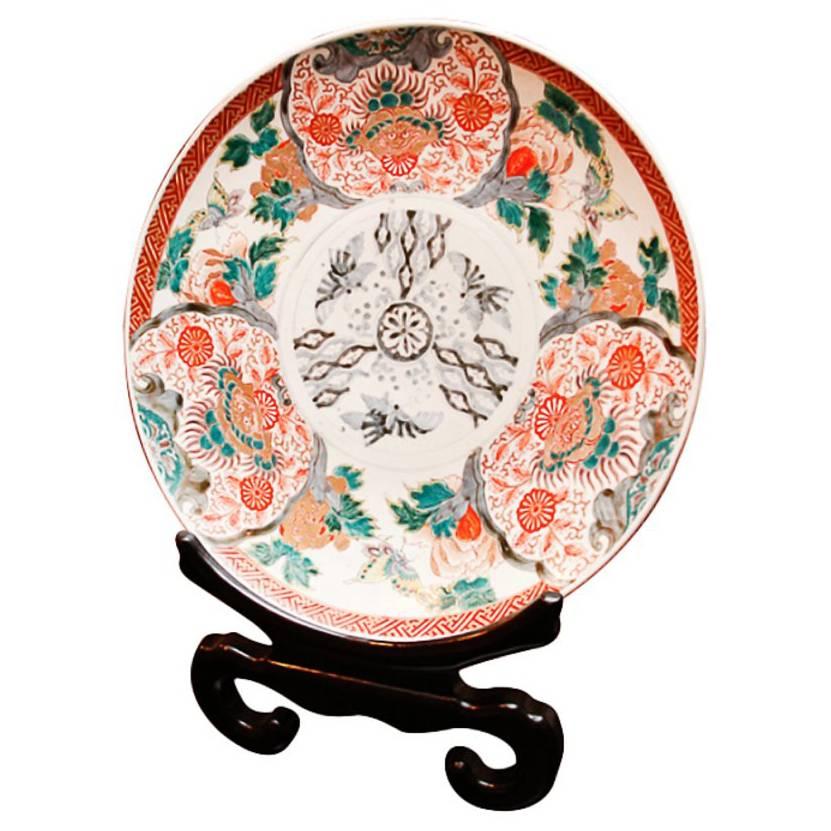 Chinese Meiji Period Imari Charger with Floral and Butterfly Motif, 19th Century