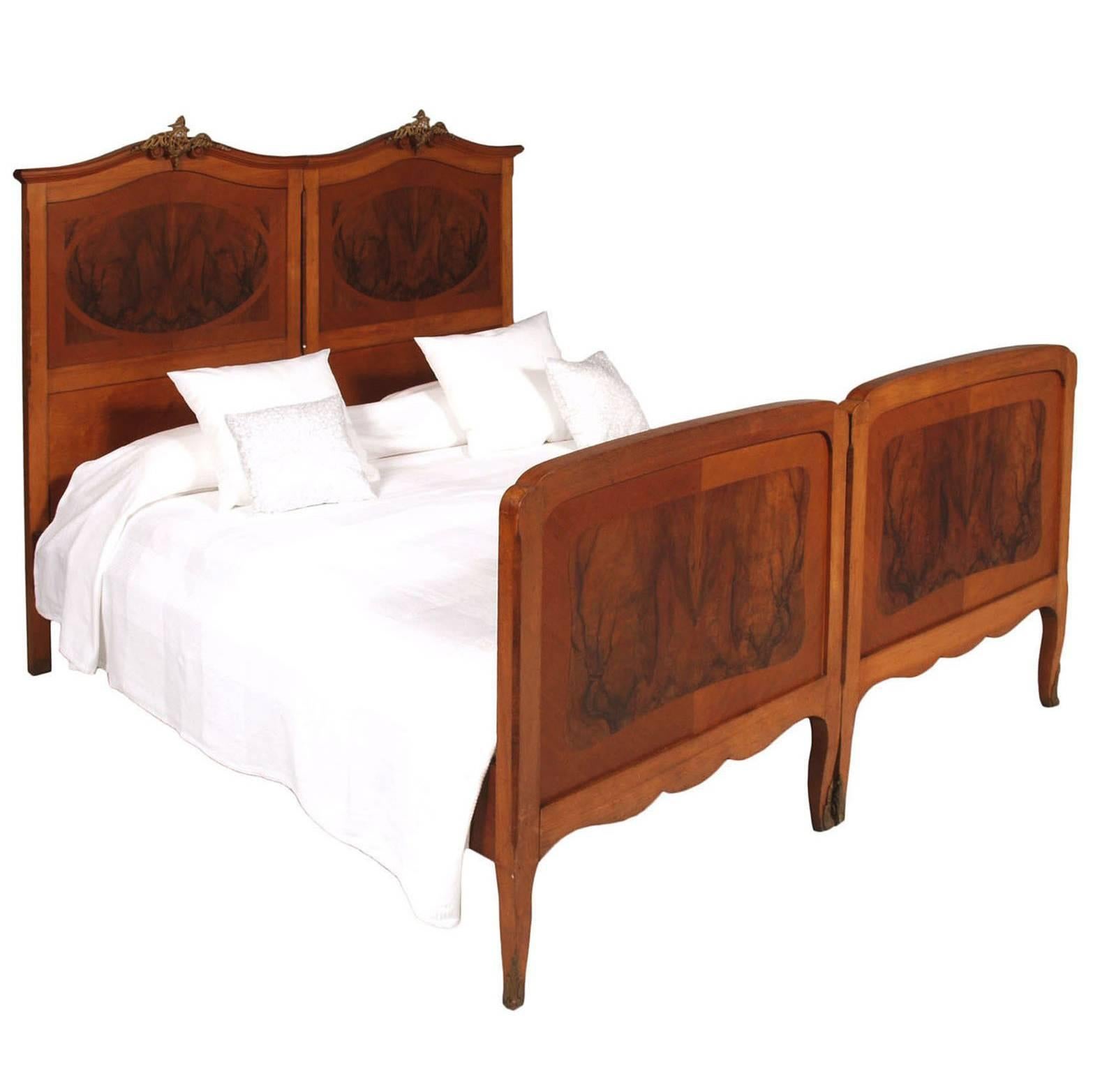 1910s Antique Italian 2 twins Art Nouveau Beds in Cherrywood and Burl Walnut For Sale