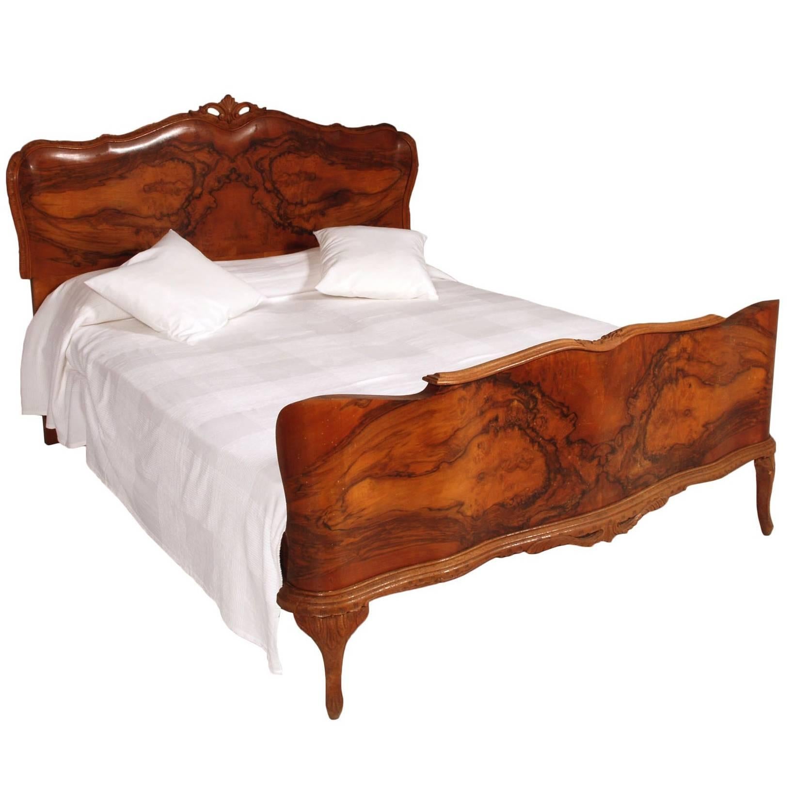 1940s Venetian Baroque Double Bed in Hand-Carved Walnut and Burl Walnut, Cantù