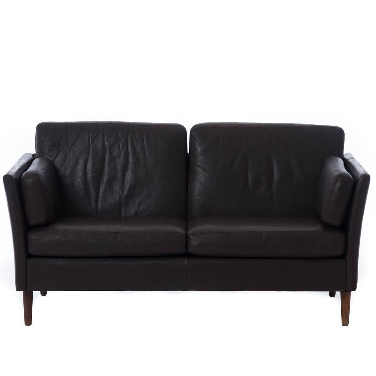 Black Leather Settee 33 For Sale on 1stDibs