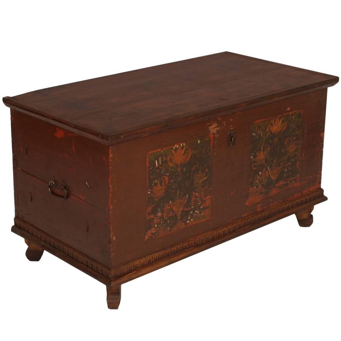 Antique Painted Tyrolean Chest Trunk in Solid Larch of the 18th Century For Sale