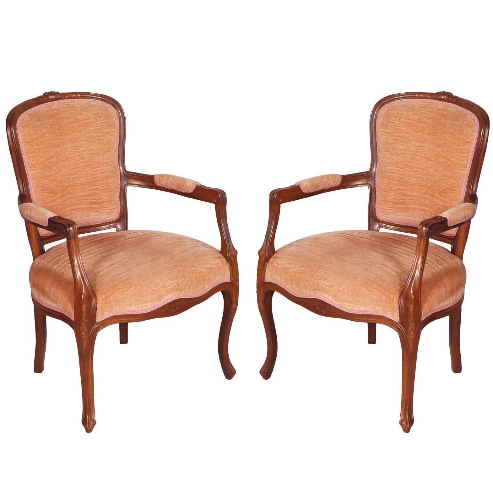 Venetian 1910s Art Nouveau armchairs in hand carved Walnut with original Velvet For Sale