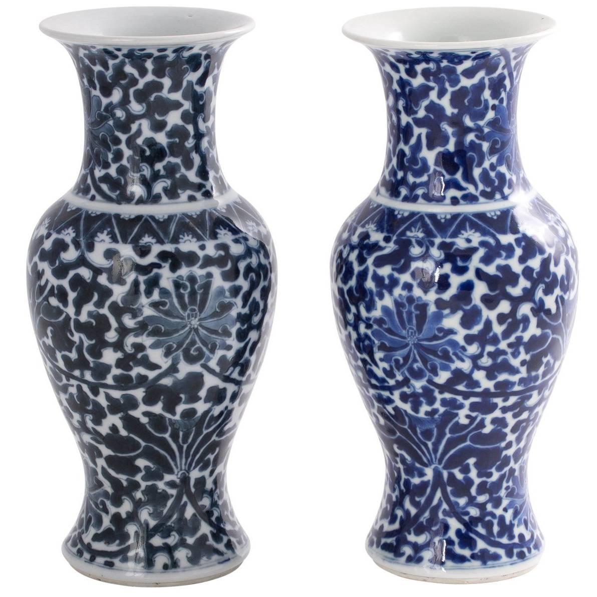 Pair of Chinese Blue and White Porcelain Dragon Urns Vases Nanking For Sale