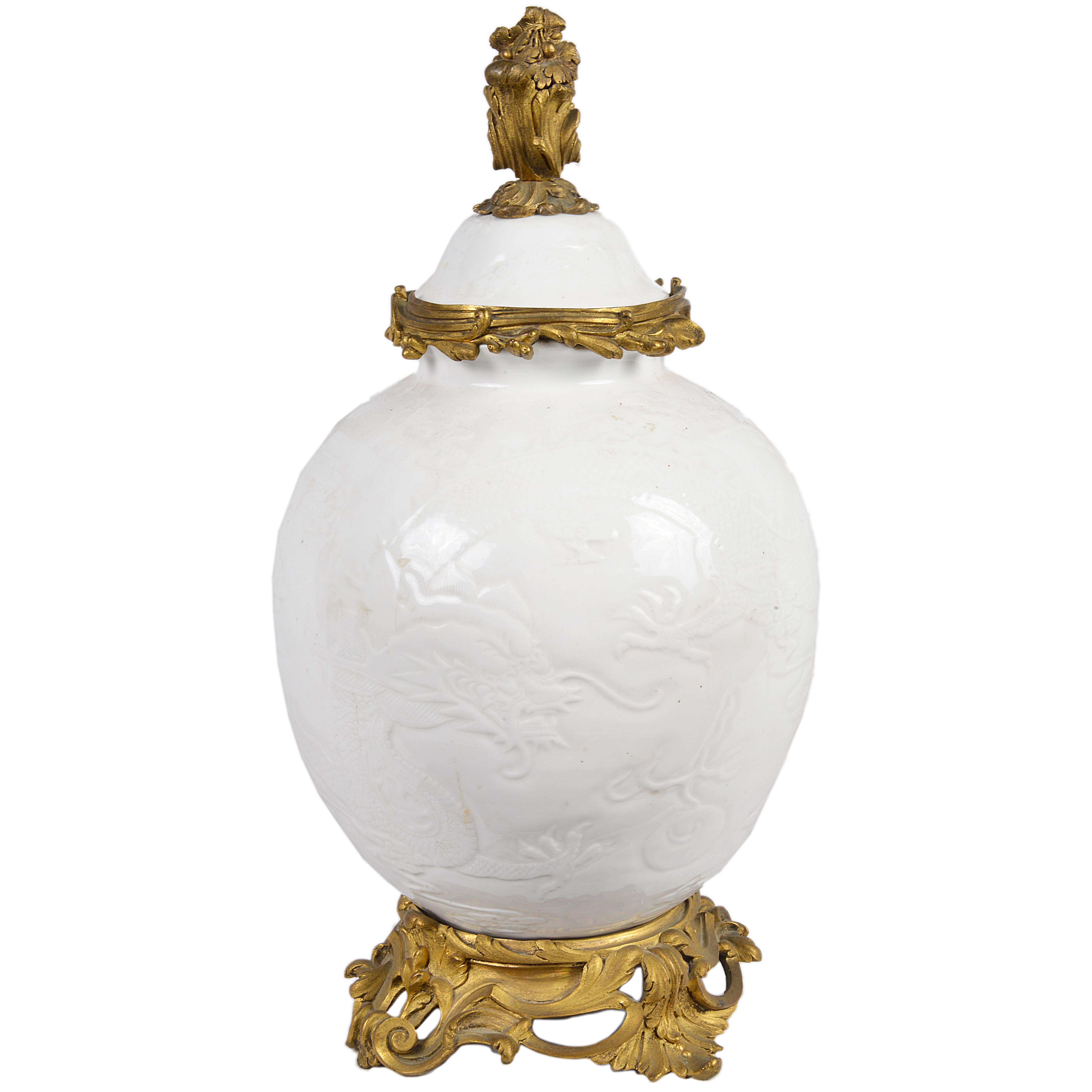 Antike chinesische Blanc de Chene-Vase mit Deckel