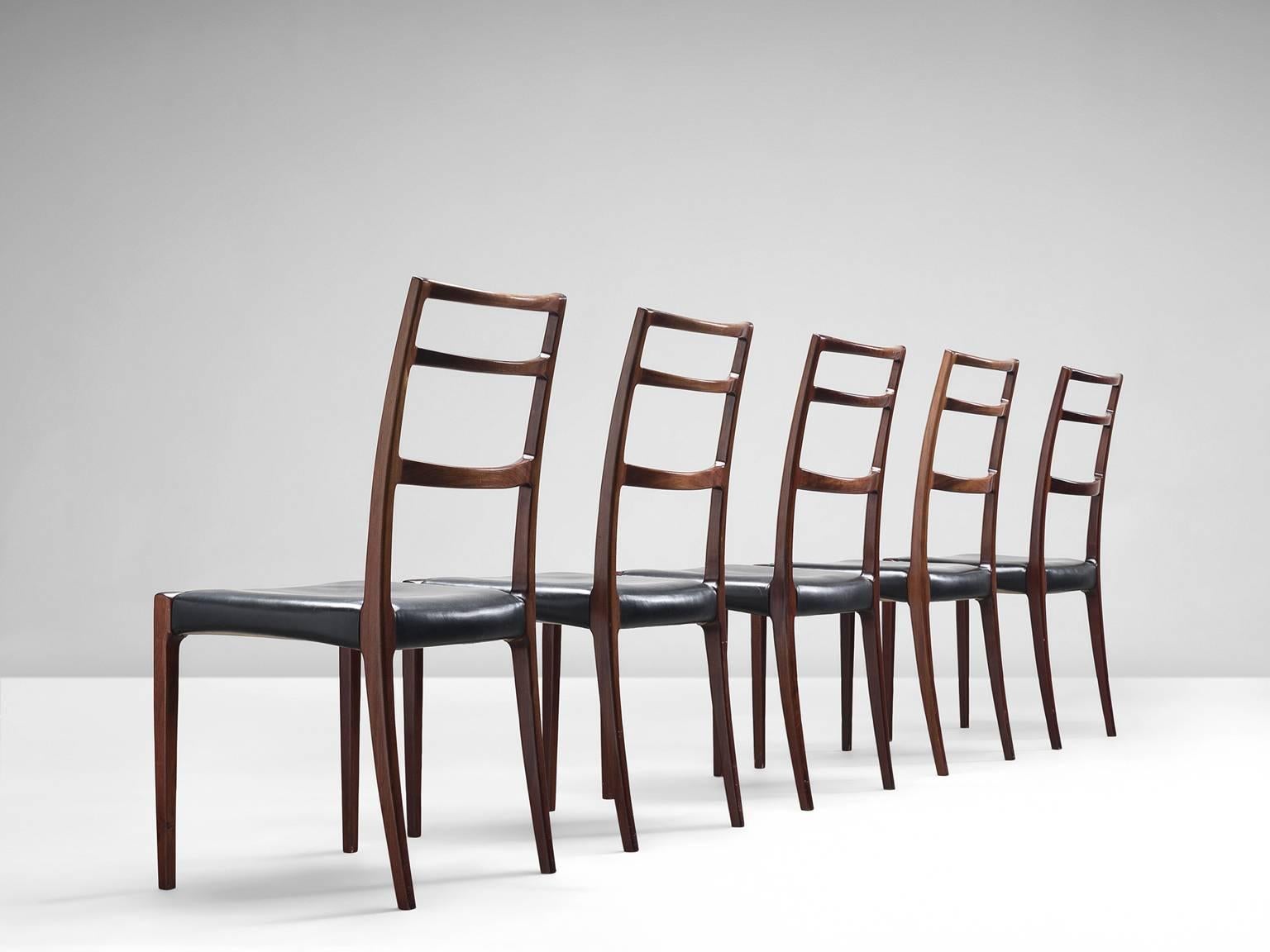 Gunni Omann for Omann Jun, dining chairs, leather, mahogany, Denmark, 1960s-1970s.

This set of five elegant dining chairs features a delicate, well-executed frame. The back is slightly curved and tilted and the open back is supported by three