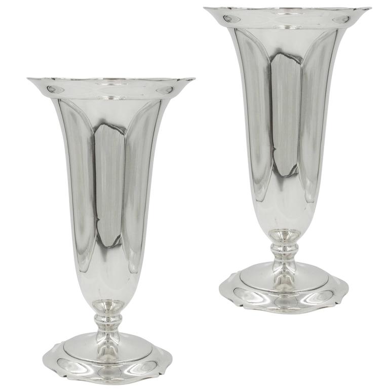 Pair of Antique Vases For Sale at 1stdibs