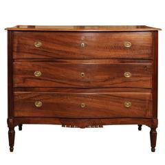 Neoclassical Italian Walnut Commode with Serpentine Front, Late 18th Century