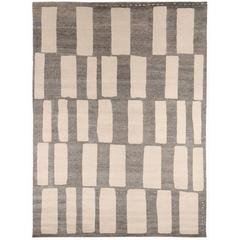 Contemporary Grey and White Cut-Out 'Coco Drum' Area Rug 4
