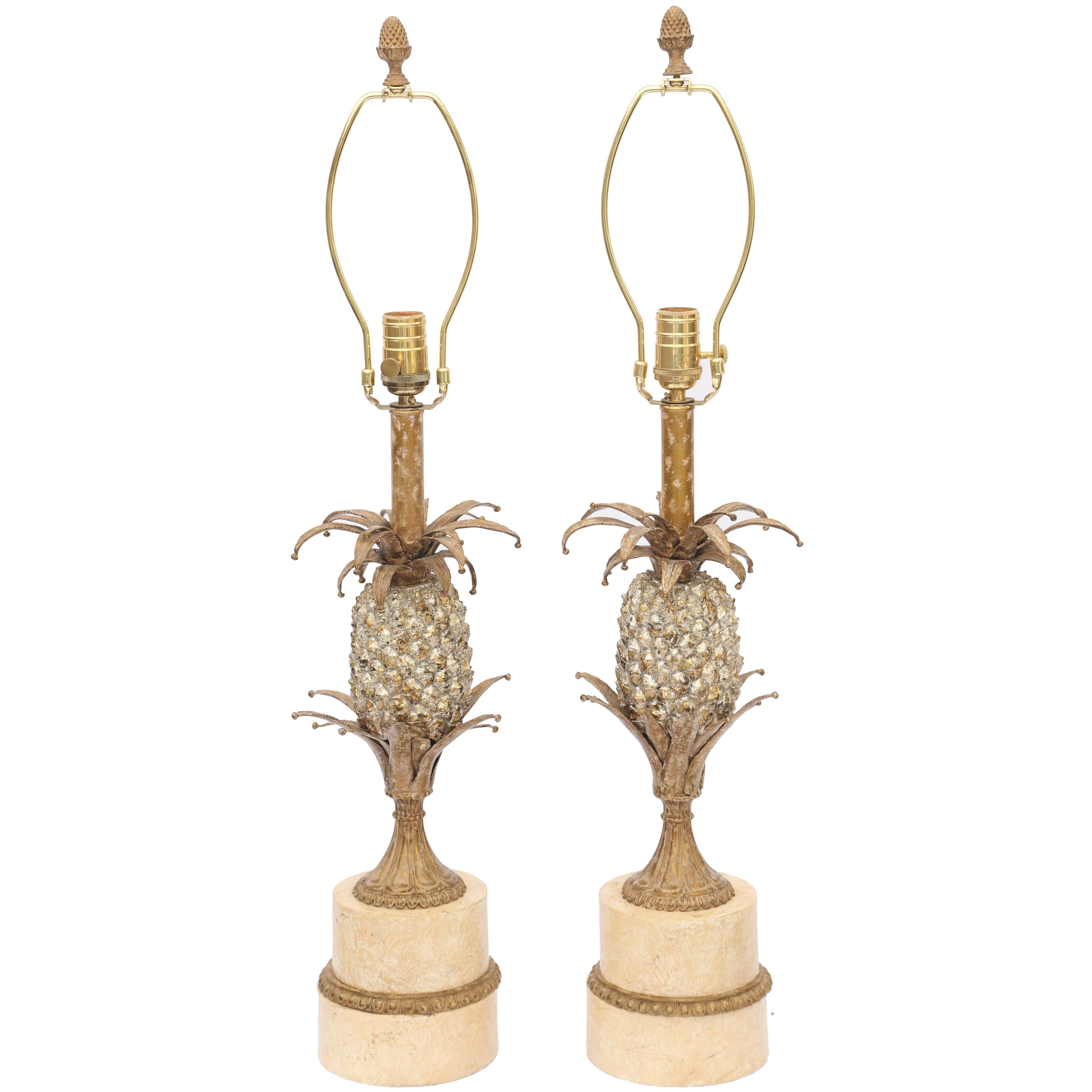 Paar Tischlampen in Ananasform aus vergoldetem Metall