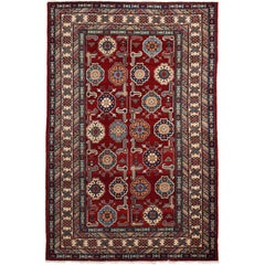 Roter Teppich im Kazak-Stil