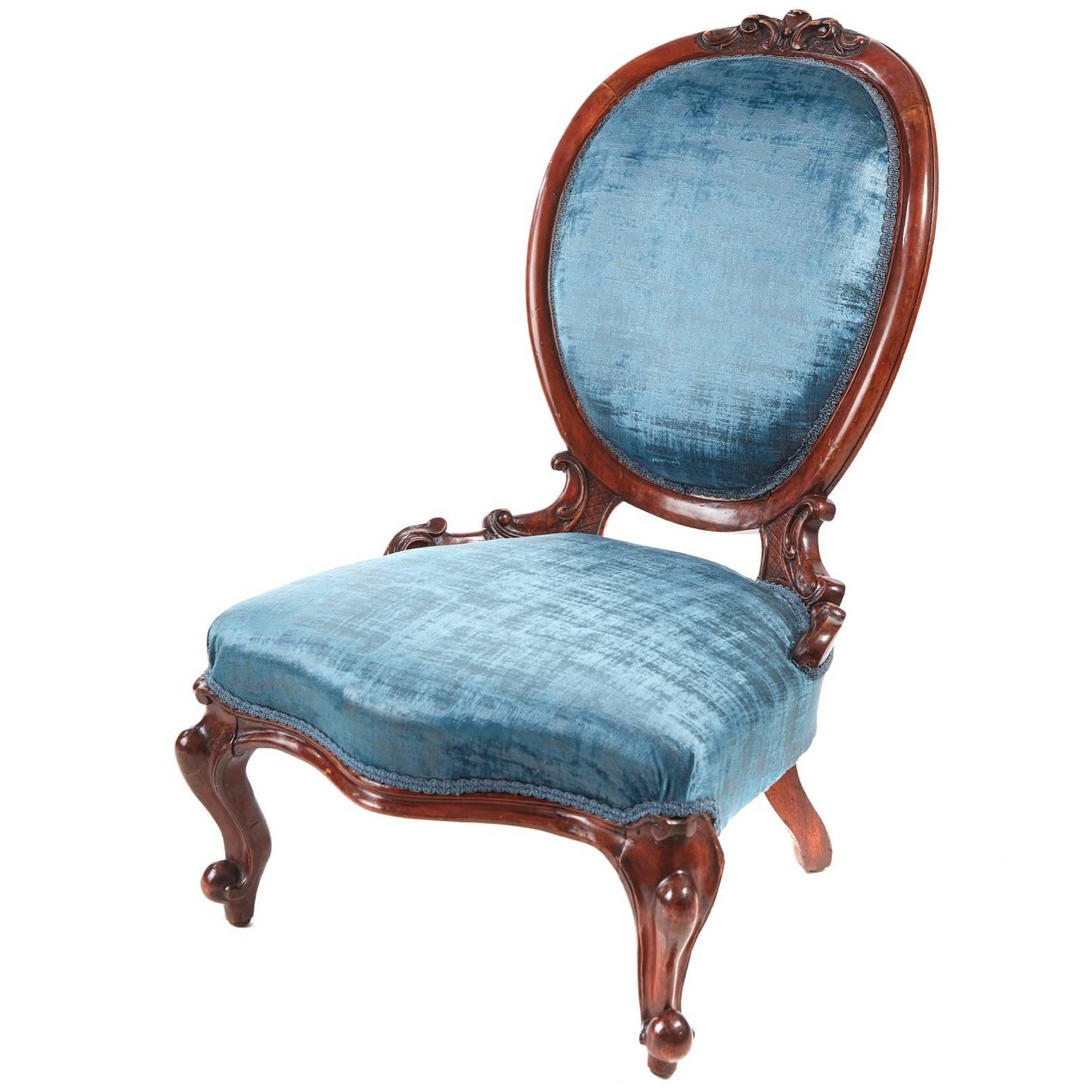 Victorian Carved Walnut Cabriole Leg Ladies Chair