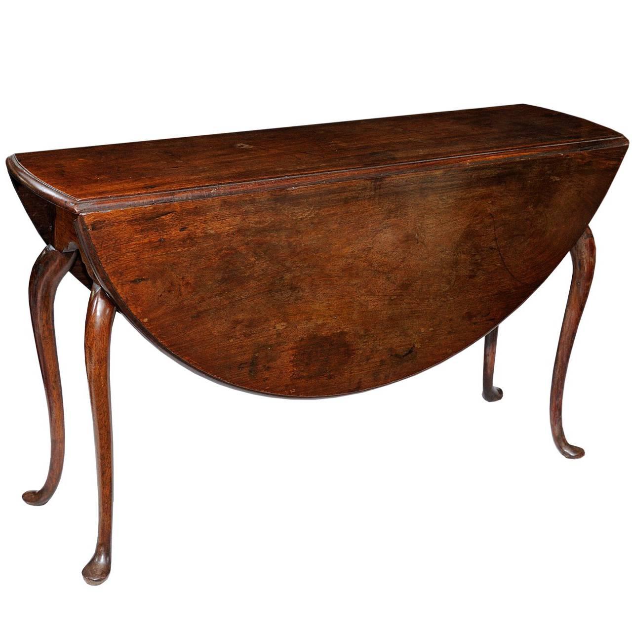 18th Century Anglo Dutch East Indies Padauk Wood Drop-Leaf Table, Circa 1760 For Sale