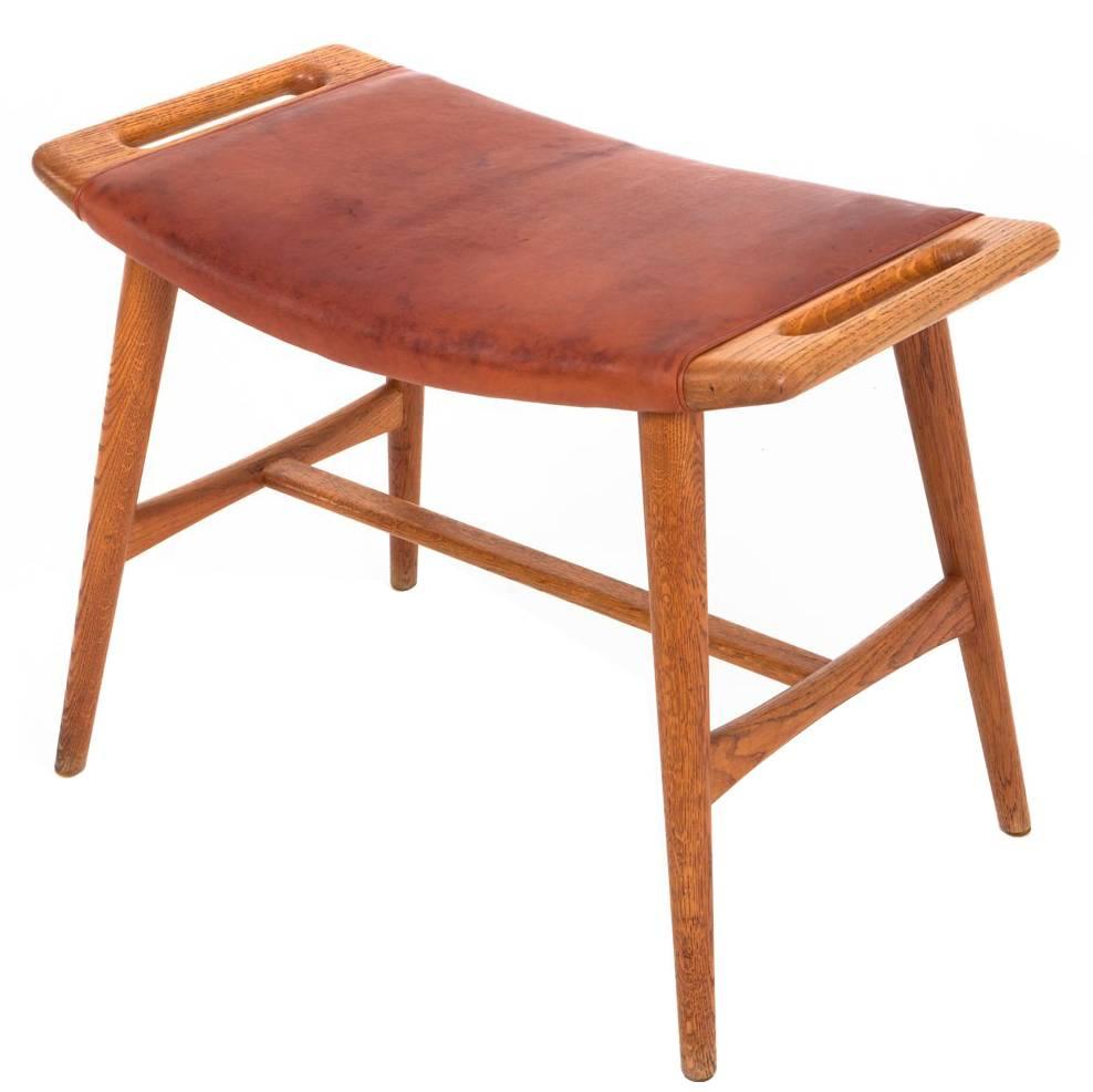 Hans J. Wegner Piano Stool Oak and Leather For Sale