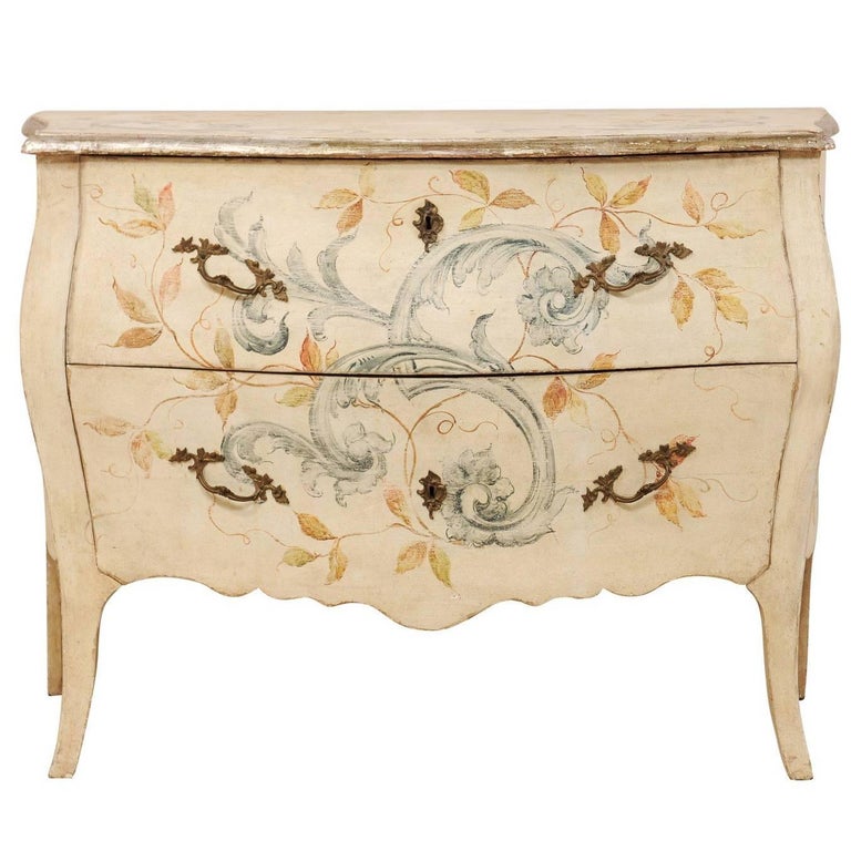 Italian HandPainted Early 20th Century Bombé Chest of Drawers in Cream