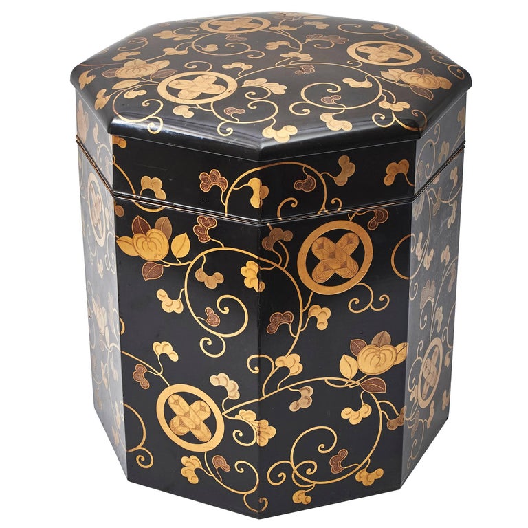 Japanese Black Lacquer Bento Box with Gilt MakiE Decoration, circa