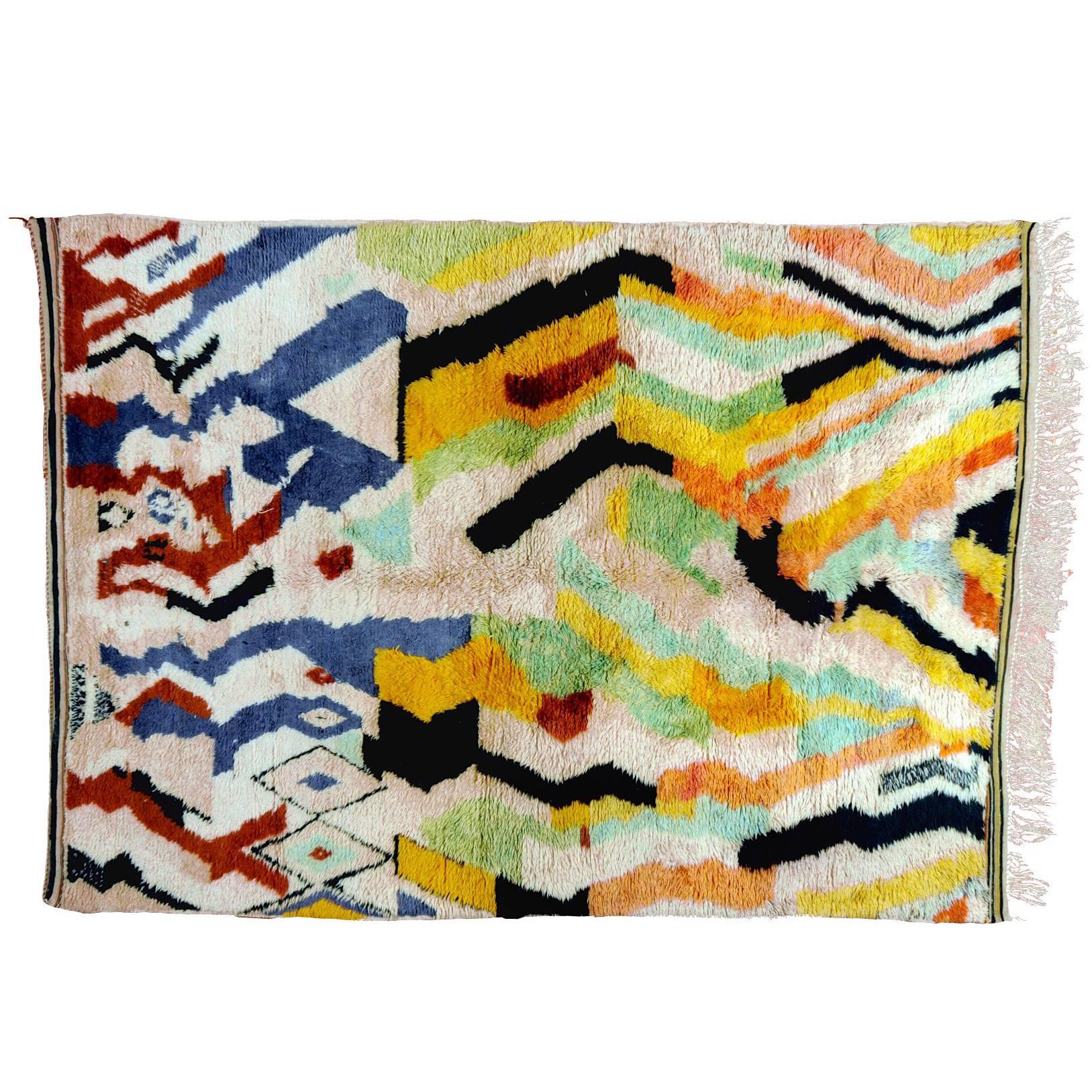 Mehrfarbiger marokkanischer Teppich