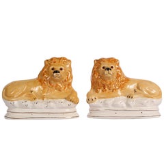 Pair of Vintage Ceramic Lion Figures 8
