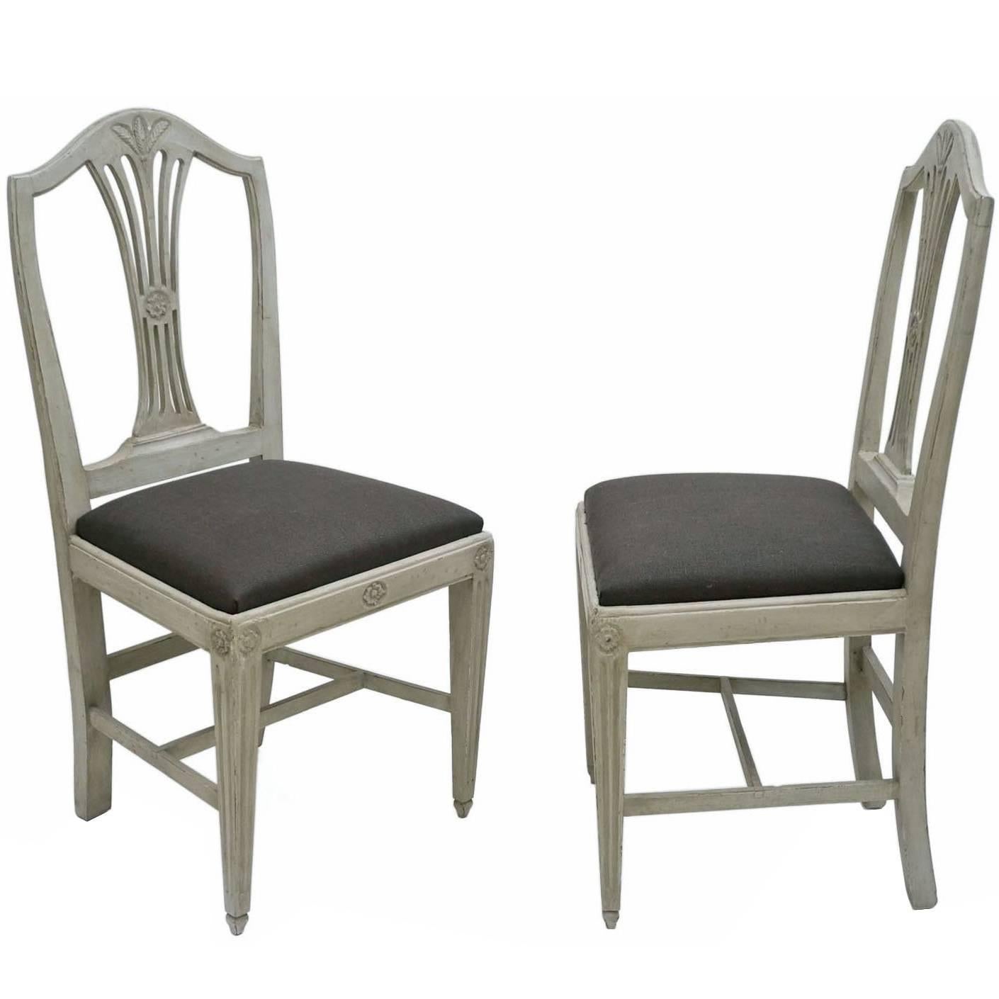 Pair of Painted Gray Italian Side Chairs with Upholstered Linen Seats For Sale