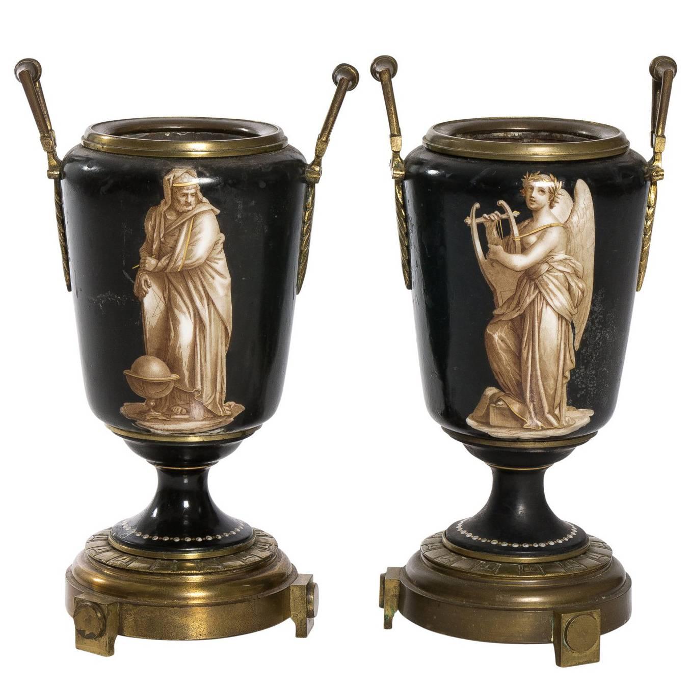 Pair of Early 20th Century French Urns For Sale