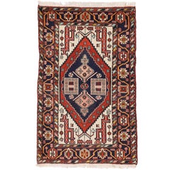 Persischer Vintage-Heriz-Teppich im modernen Stammesstil und in traditionellen Farben
