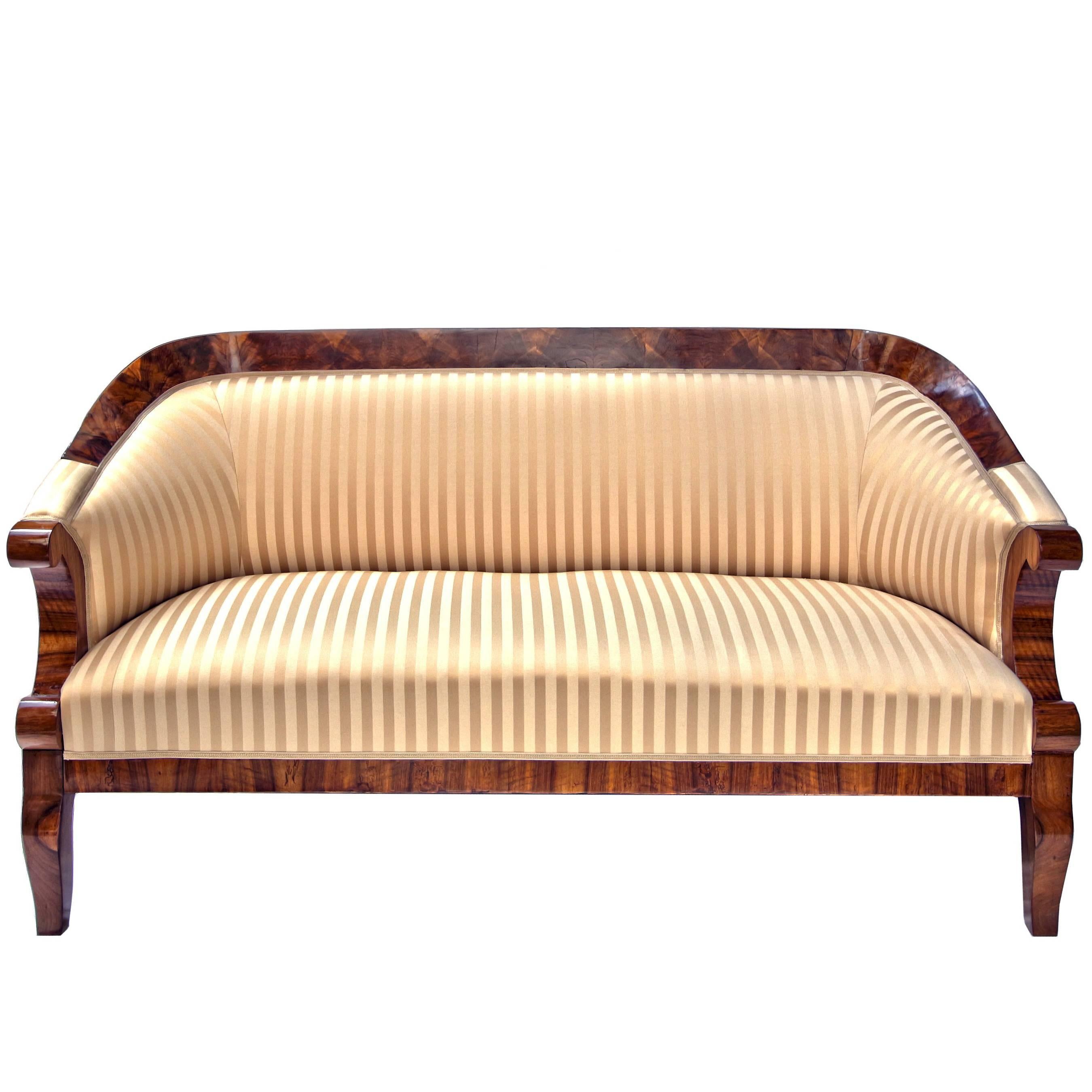 Early 19th Century Viennese Biedermeier Walnut Sofa from the 1820s