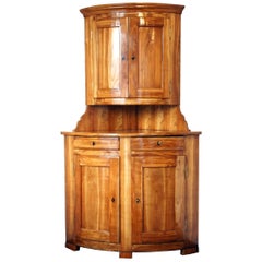 Biedermeier-Eckschrank aus massivem Kirschbaumholz aus dem frühen 19. Jahrhundert