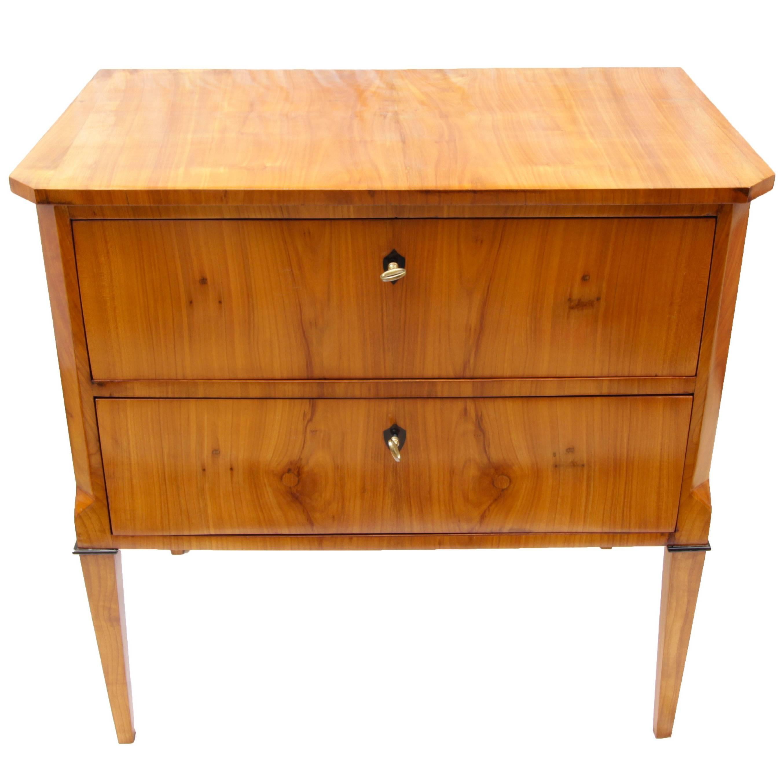 Early 19th Century Small Biedermeier Cherry Wood Chest of Drawers, circa 1820