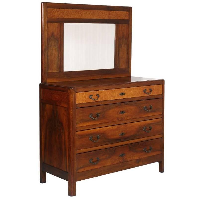 Commode de campagne Art Déco des années 1920 en miroir, noyer massif, ronce de noyer. Polissage à la cire en vente