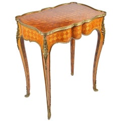 Table d'appoint en parqueterie de style Louis XVI