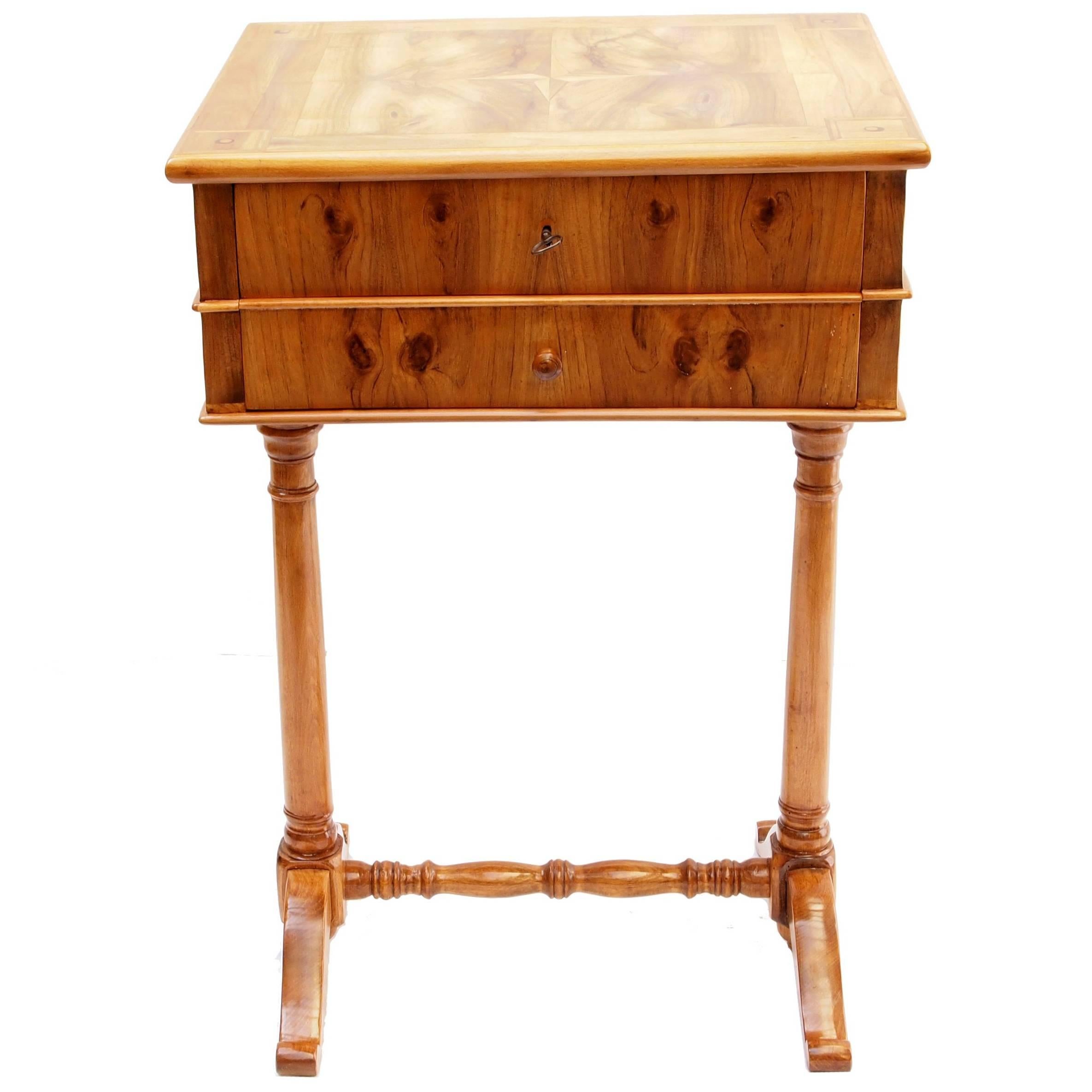 19th Century Biedermeier Walnut Sewing Table from Germany
