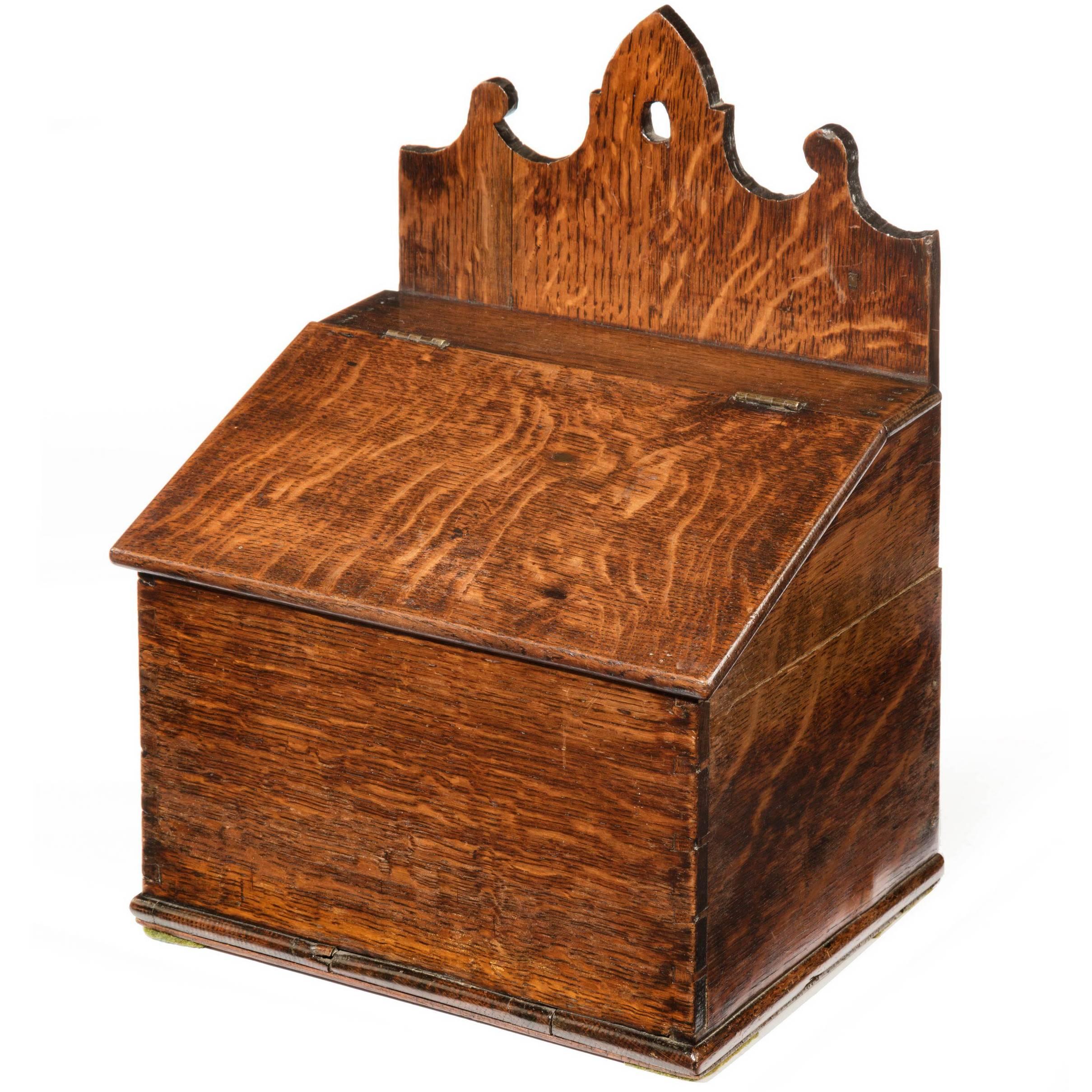 Mid-18th Century Oak Salt Box with a Shaped Hanging Arrangement For Sale
