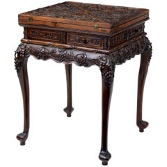 table de jeux à enveloppe Huanghuali sculptée:: 19ème siècle:: chinoise