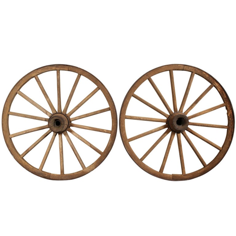 Pair of Antique Wagon Wheels For Sale at 1stDibs