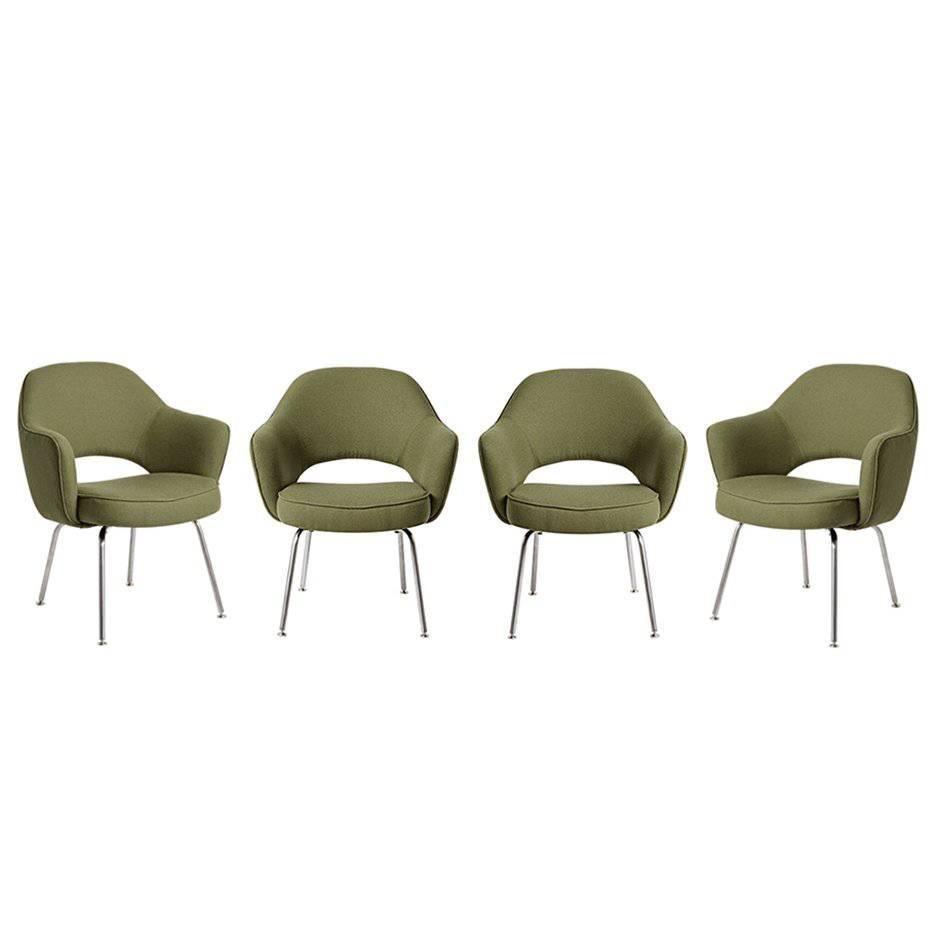 Set of Four Reupholstered Saarinen Executive Chairs for Knoll, circa 1960s For Sale