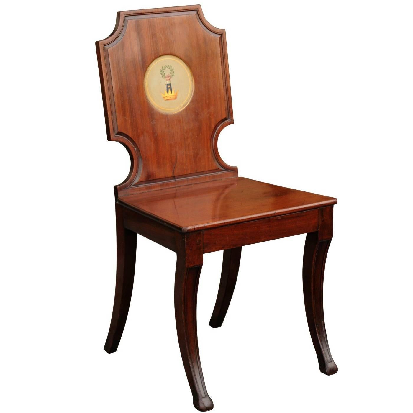 English 1840s Wooden Hall Chair with Cartouche-Shaped Back and Painted Crest