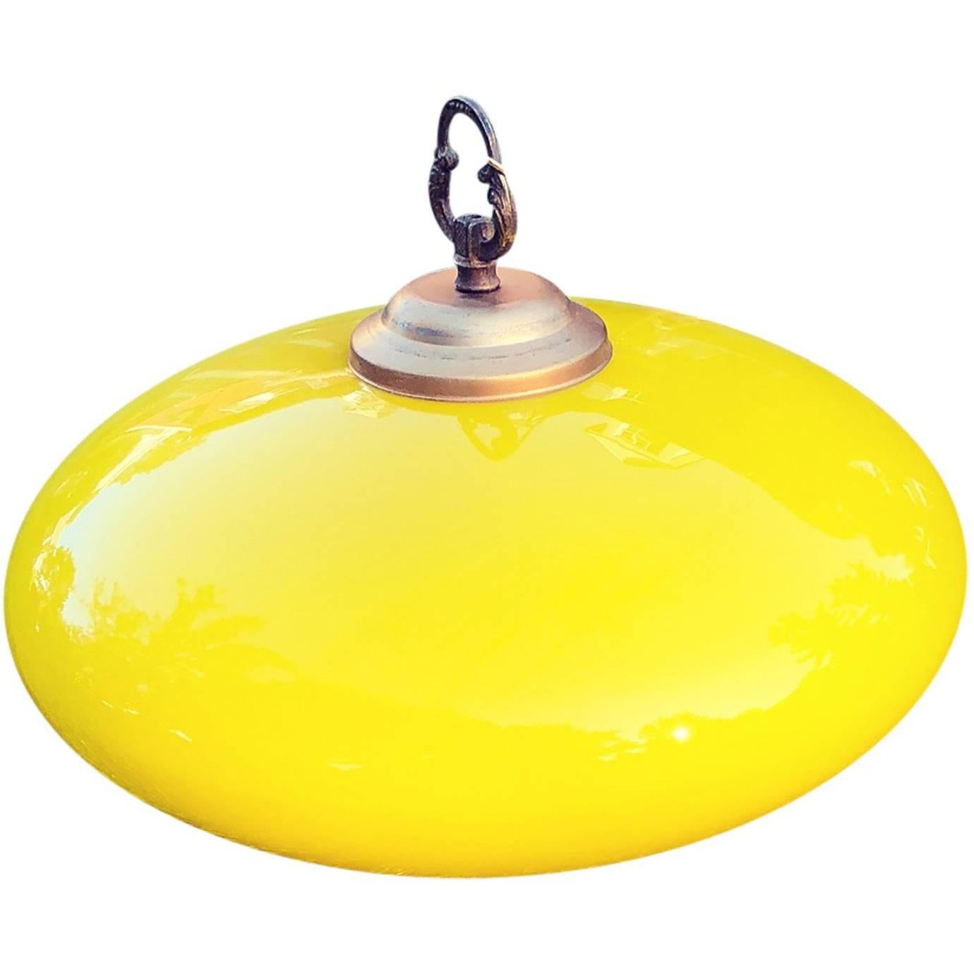 Vieux pendentif italien en verre jaune vif

Le recâblage UL, la canopée et la chaîne de votre choix seront appliqués après le point d'achat sans frais supplémentaires.

      