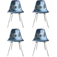 Vier marineblaue Herman Miller Eames Dining Chairs