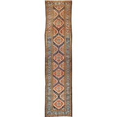 Années 1920s Antique N.W. colorée Tapis de couloir persan avec médaillons sous-géométriques